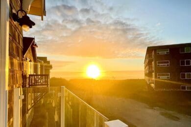 White Frameless Glass Railing – Portland, OR